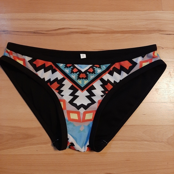 Aztec pattern Swimsuit - Picture 5 of 6